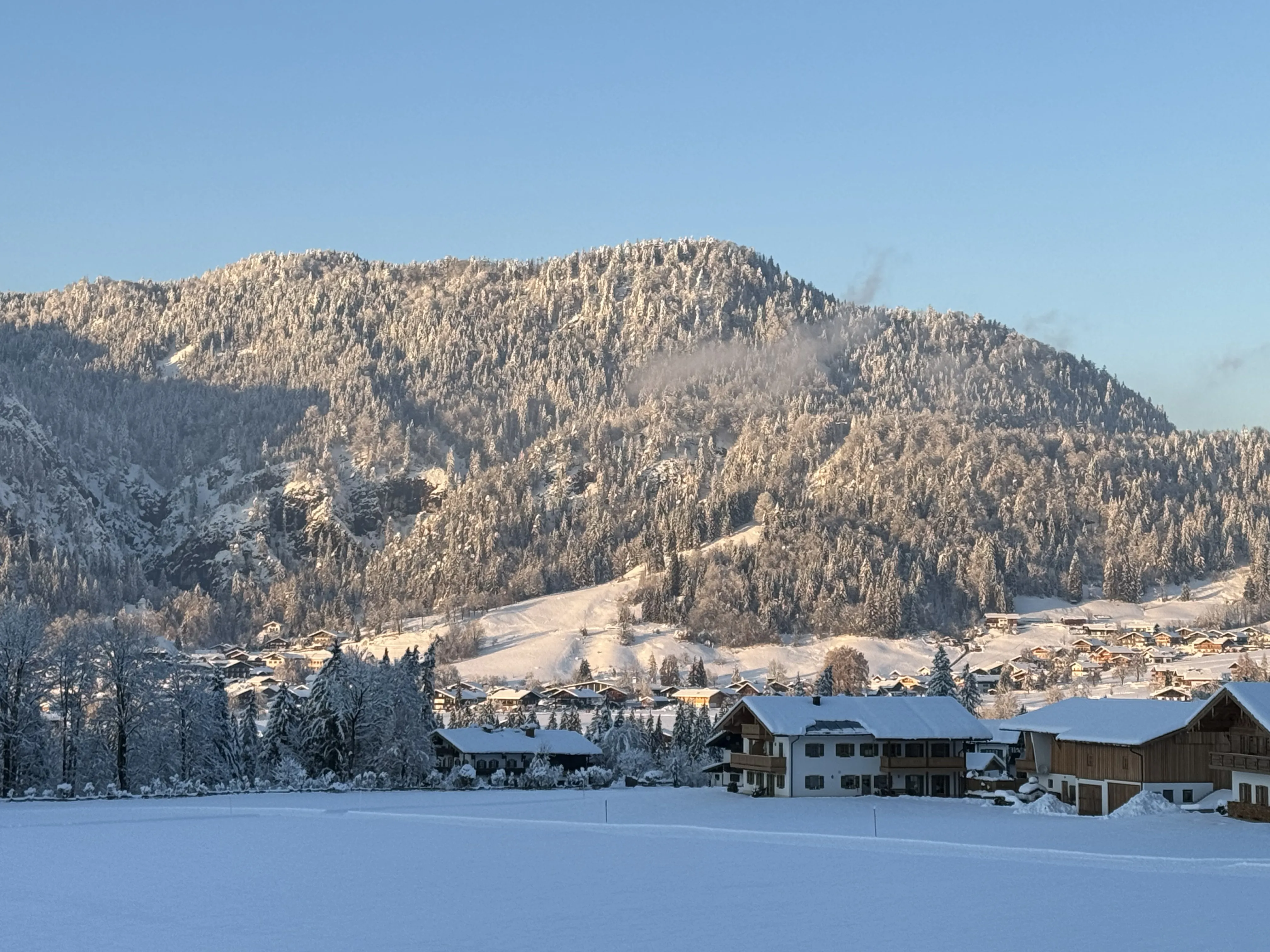 Winterpanorama über Reit im Winkl und die umliegenden Berge